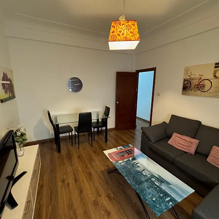 Céntrico Puente Appartement